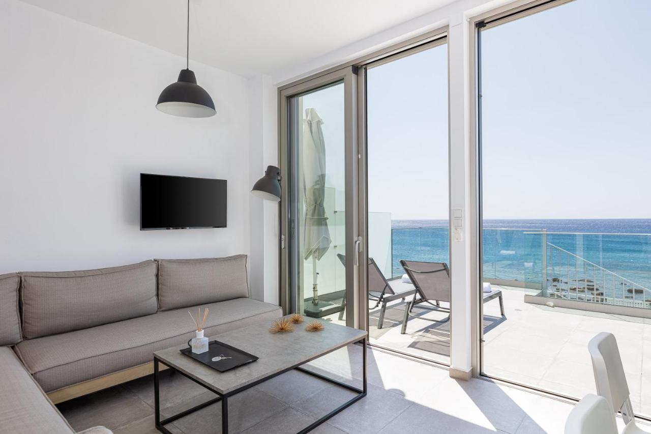 Aelia Seascape Apartments Плакіас Екстер'єр фото