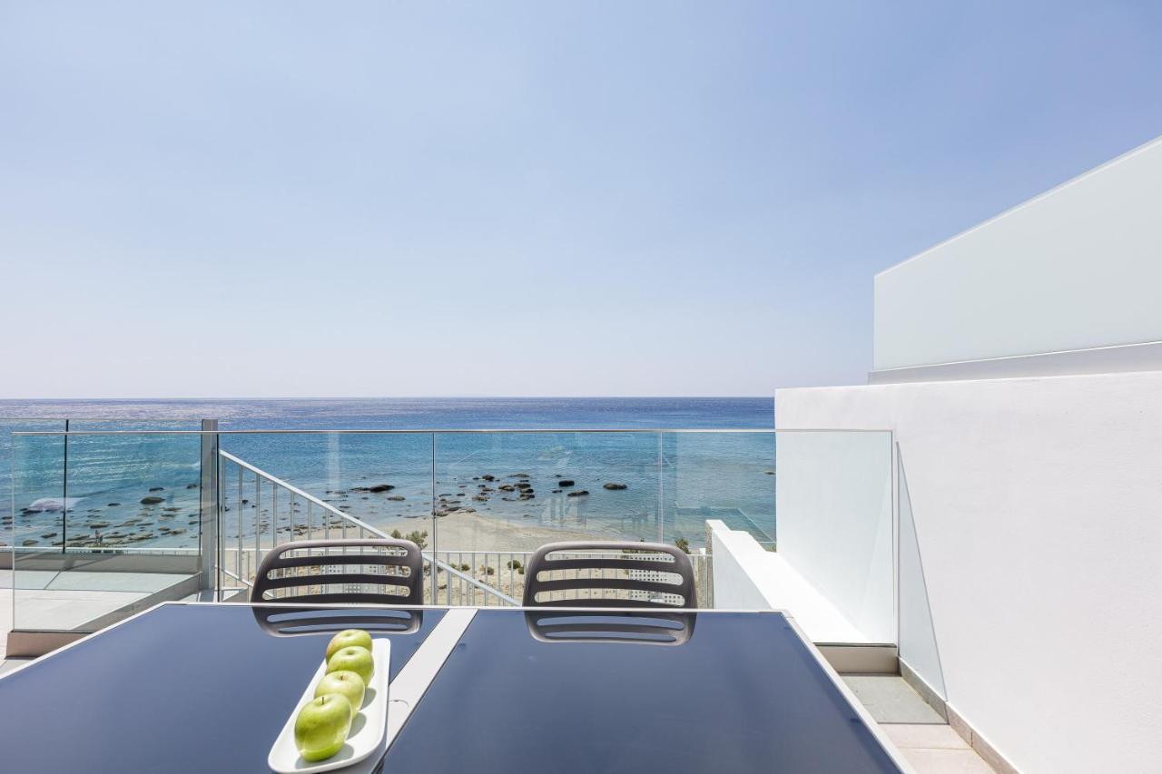 Aelia Seascape Apartments Плакіас Екстер'єр фото
